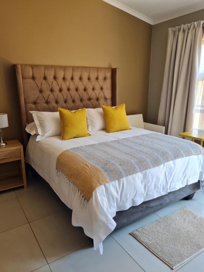 Village Kulture - * Rustenburg